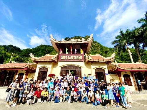 Đoàn khảo sát tại chùa Tam Thanh. Ảnh: VCTC